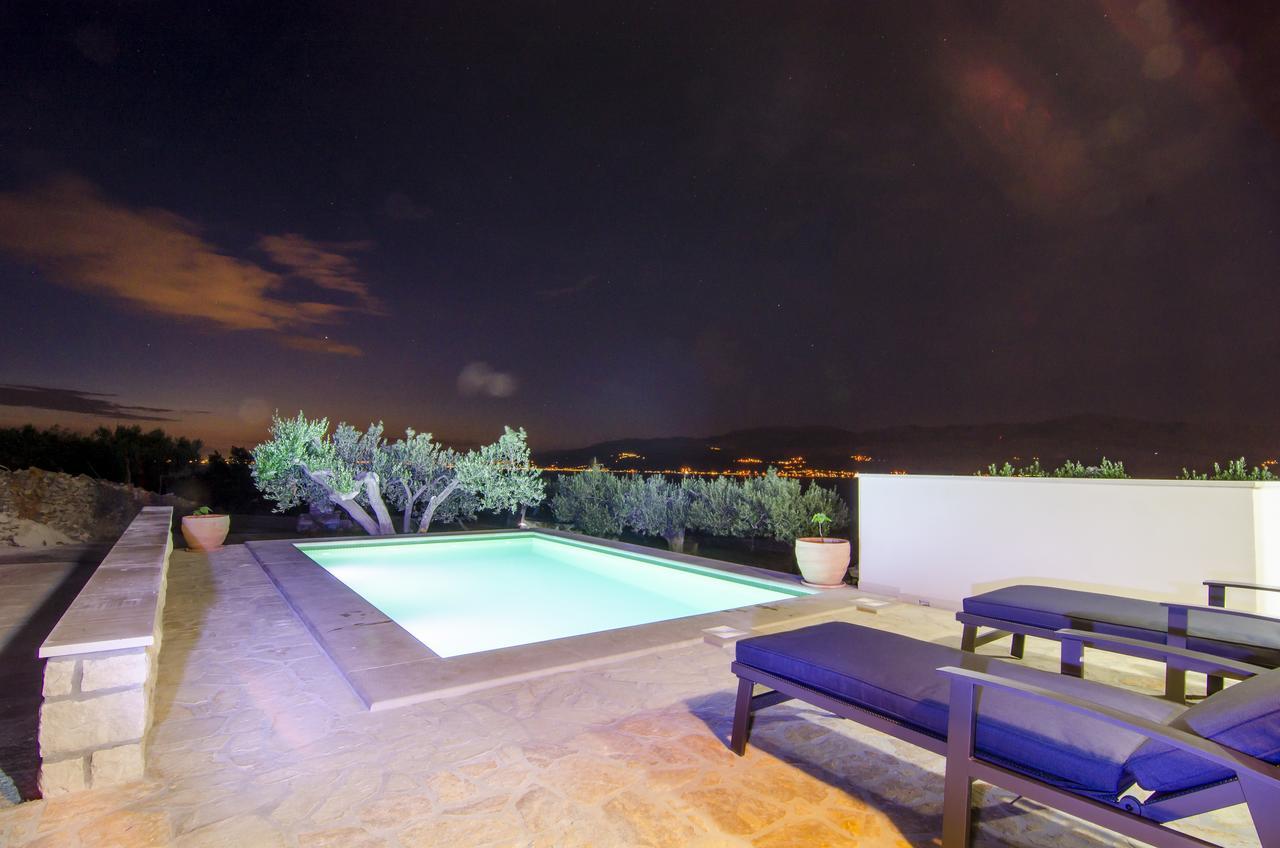 Holiday Home Bliss Splitska Exterior photo