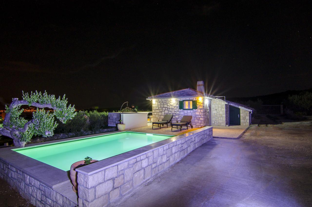 Holiday Home Bliss Splitska Exterior photo